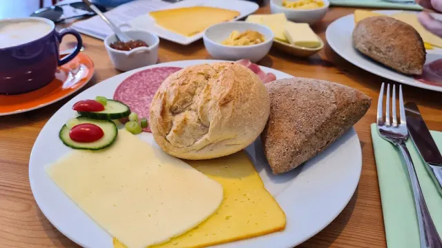 BookNoFees: Restavracija – Cafe Kaffeeklatsch – Meinerzhagen – Kavarna »Kaffeeklatsch«, fotografija 3
