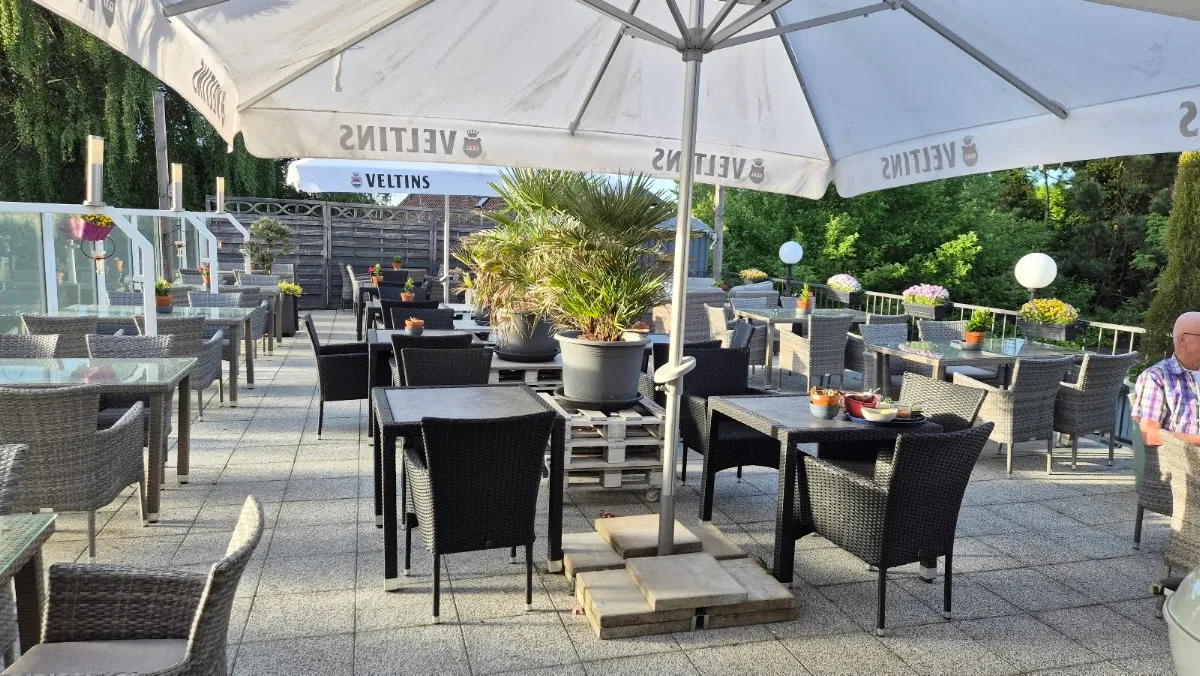 BookNoFees: Restavracija – Café Konditorei Hoyer – Breckerfeld – Café Konditorei Hoyer, fotografija 1