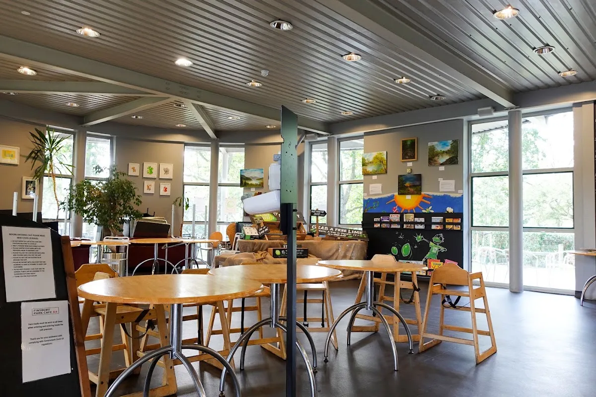 BookNoFees: Kavarna – Finsbury Park Cafe – London – Kavarna Finsbury Park, fotografija 1