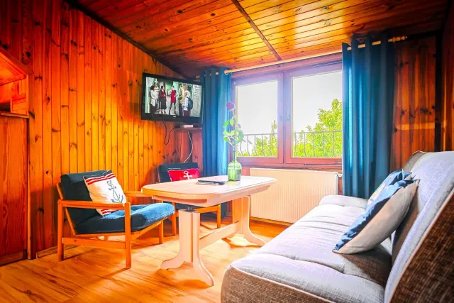 BookNoFees: počitniška nastanitev v Jarosławiec – Miren leseni apartma z teraso in vrtom
