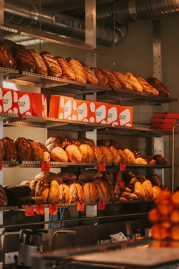 BookNoFees: Pekarna – BLOOM BAKERY – Bratislava – PECARNA BLOOM, fotografija 1