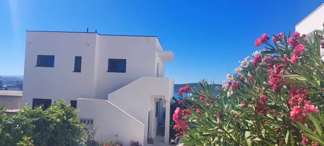 BookNoFees: Mirna družinska namestitev s pogledom na morje – Kaštel Sućurac, Split