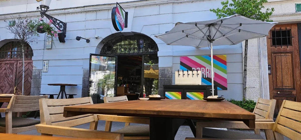 BookNoFees: Restavracija – Barra – Ljubljana – Zunaj, fotografija 1
