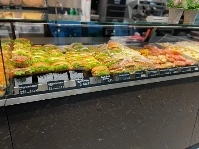 BookNoFees: Restavracija – Bäckerei Birkelbach – Bad Berleburg – Pekarna Birkelbach, fotografija 3