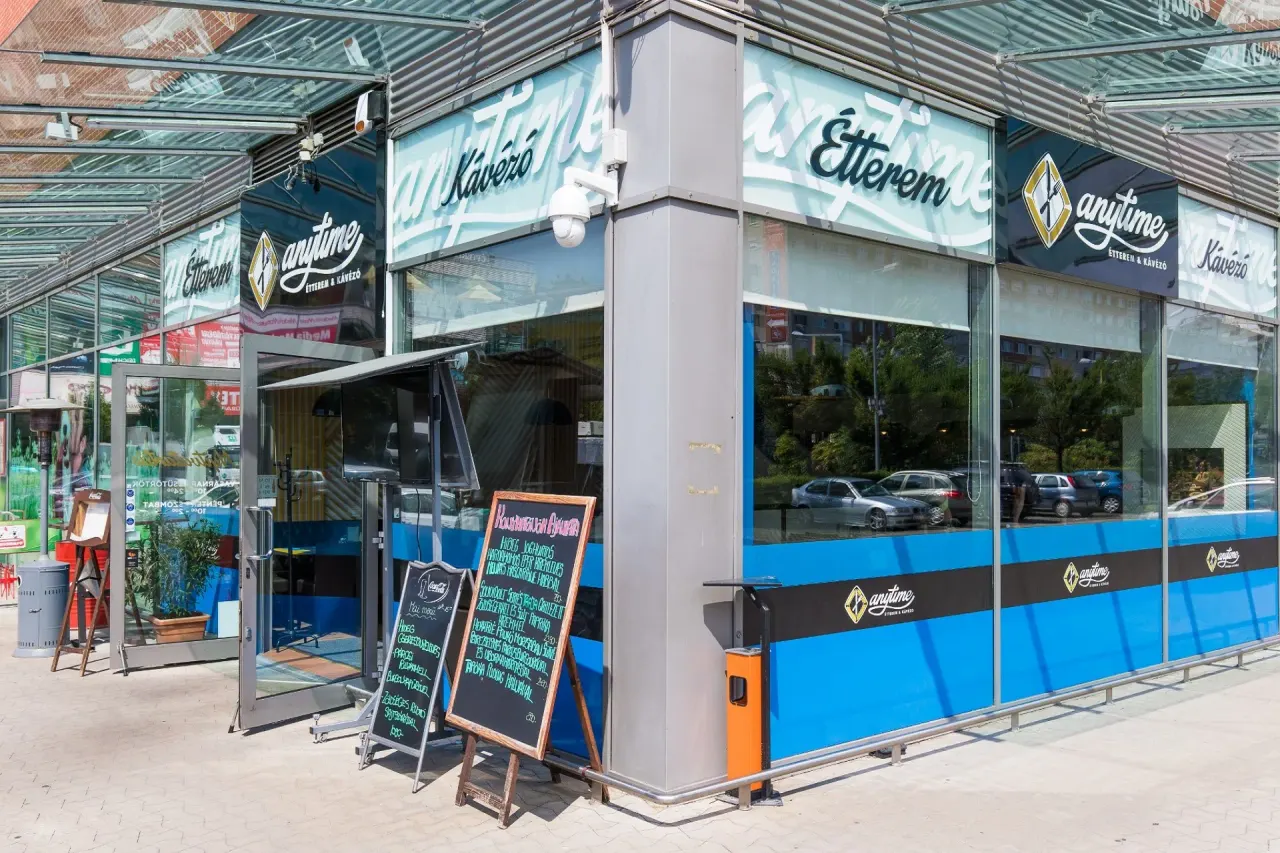 BookNoFees: Restavracija – AnyTime Étterem és Kávézó – Budapest – Restavracija in kavarna AnyTime, fotografija 1