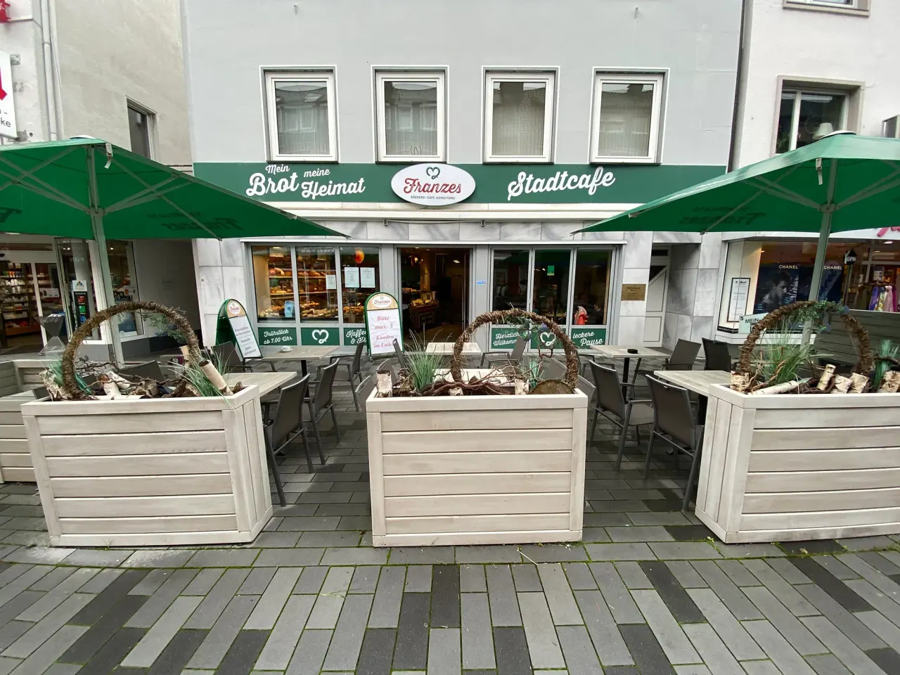 BookNoFees: Pekarna – Bäckerei & Café Franzes – Meschede – Pekarna in kavarna Franzes, fotografija 1