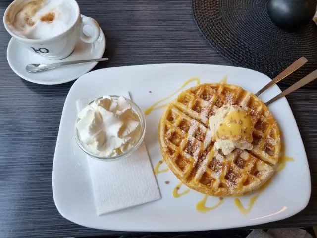 BookNoFees: Restavracija – Café & Bistro Am Brunnen – Fröndenberg – Kavarna in bistro »Am Brunnen«, fotografija 3