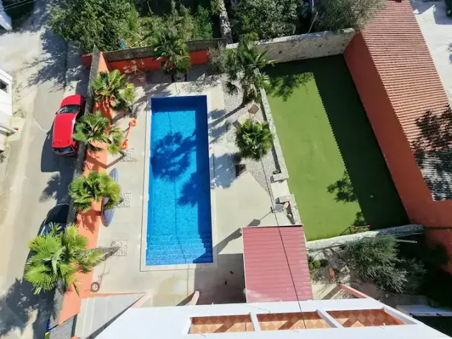 BookNoFees: Pravi dopust na 130 m², bazen 57 m² in zasebni vrt – Čabrunići