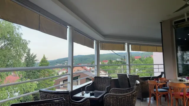BookNoFees: Kavarna – Caffe Bar Aurora – Zagreb – Kavarna Aurora, fotografija 3