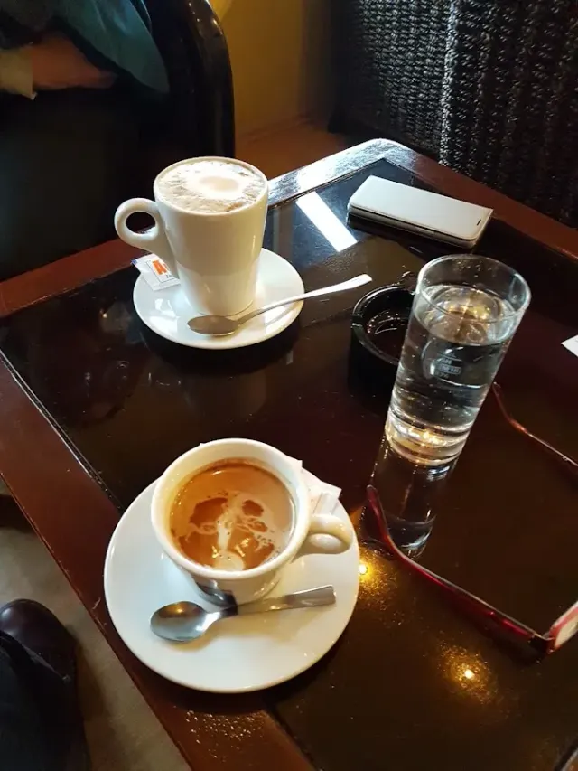 BookNoFees: Kavarna – Caffe Bar Aurora – Zagreb – Kavarna Aurora, fotografija 2