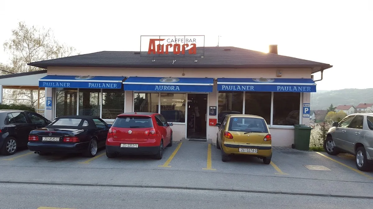 BookNoFees: Kavarna – Caffe Bar Aurora – Zagreb – Kavarna Aurora, fotografija 1