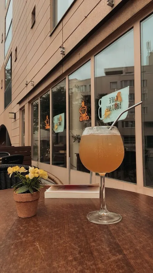 BookNoFees: Kavarna – Café Brutale – Helsinki – Kavarna Brutale, fotografija 1