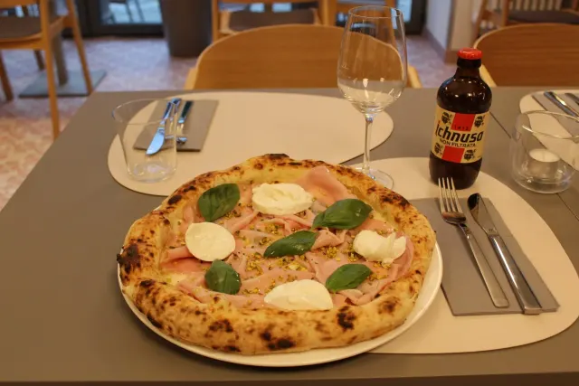 BookNoFees: Restavracija – Napolita – Berlin – Napolitanka, fotografija 3