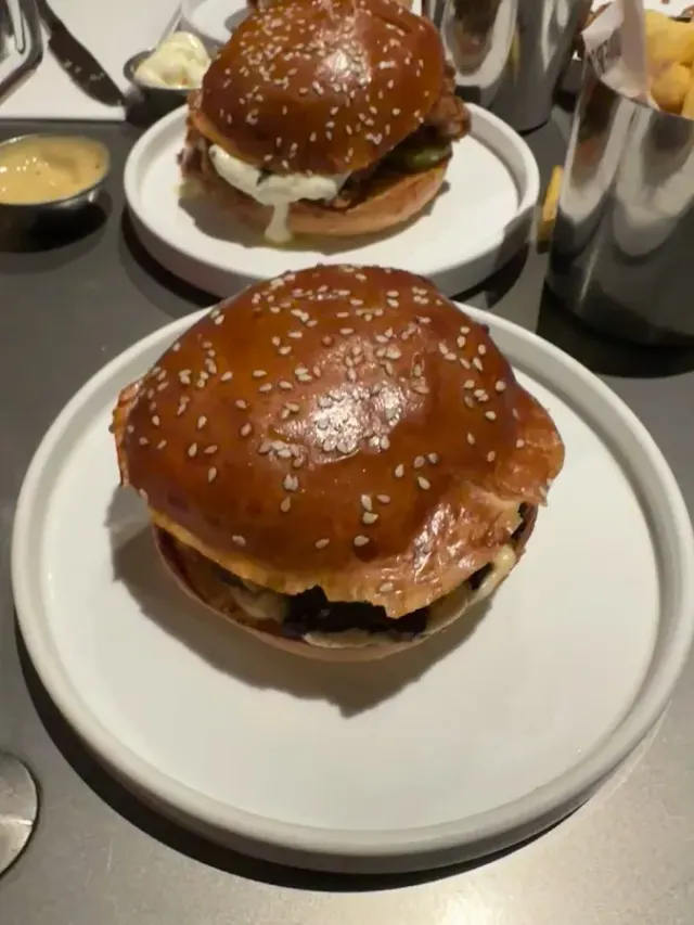 BookNoFees: Restavracija – Burger & Beyond – London – Burger in še več, fotografija 3