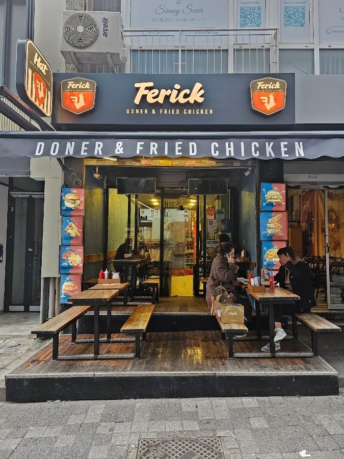 BookNoFees: Okrepčevalnica – Ferick Fried Chicken – Istanbul – Ferickova ocvrta piščančja krila, fotografija 1