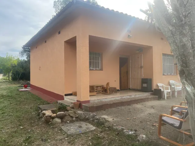 BookNoFees: Mirna gostišča z vrtom in kaminom – Horta De Sant Joan
