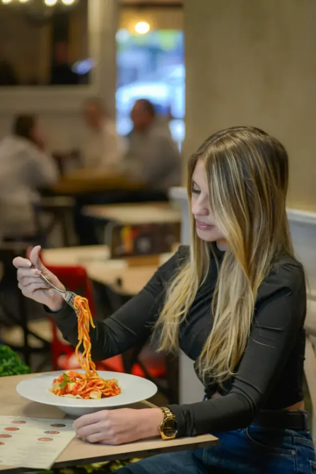 BookNoFees: Restavracija – Forni di Napoli Bazilika – Budapest – Peči v Neapolju Bazilika, fotografija 2