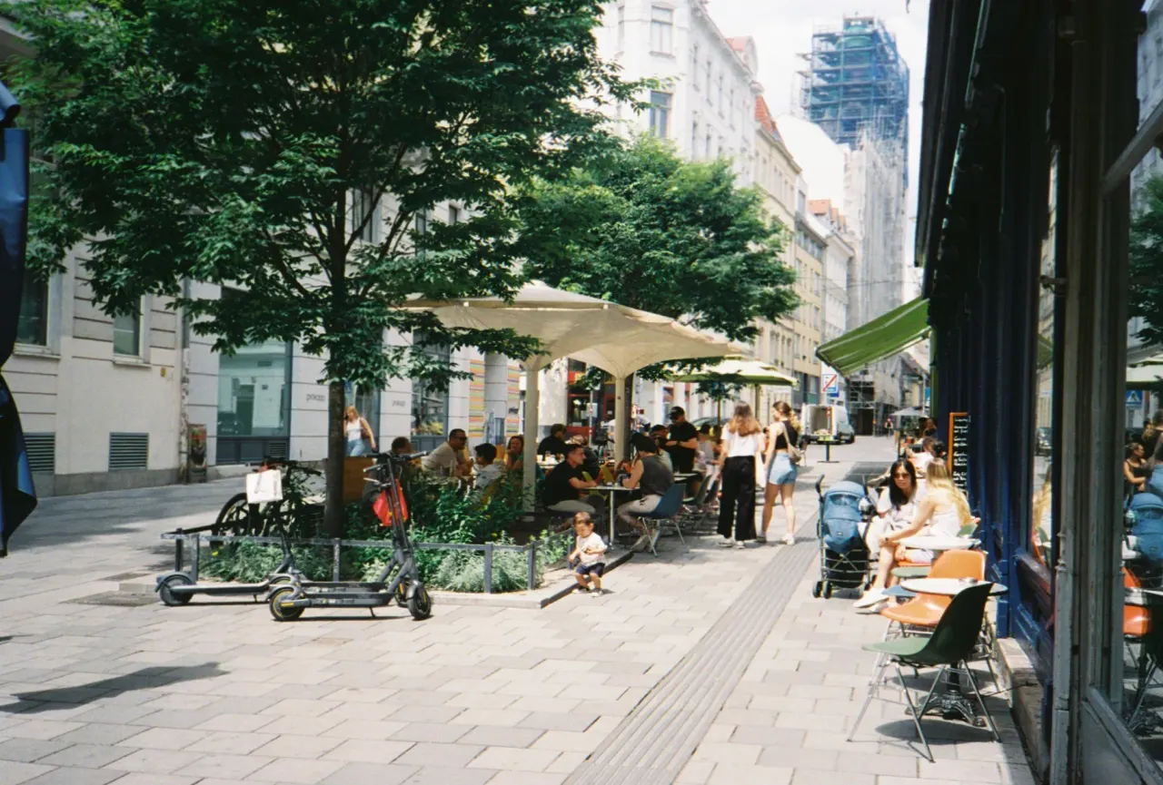 BookNoFees: Kavarna – Café Europa Lager – Vienna – Café Europa Lager, fotografija 1
