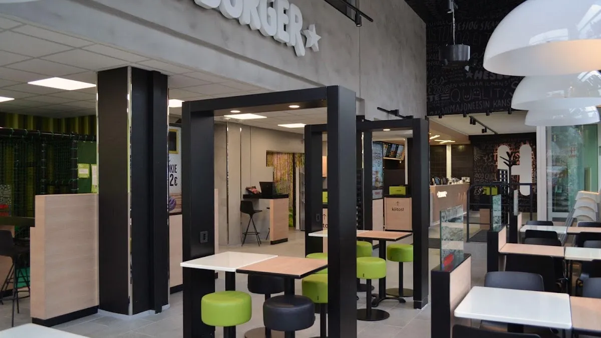 BookNoFees: Okrepčevalnica – Hesburger – Helsinki – Hesburger, fotografija 1