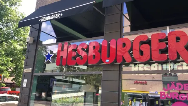 BookNoFees: Okrepčevalnica – Hesburger – Helsinki – Hesburger, fotografija 2