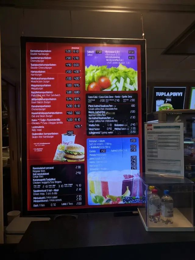 BookNoFees: Okrepčevalnica – Hesburger – Helsinki – Hesburger, fotografija 3