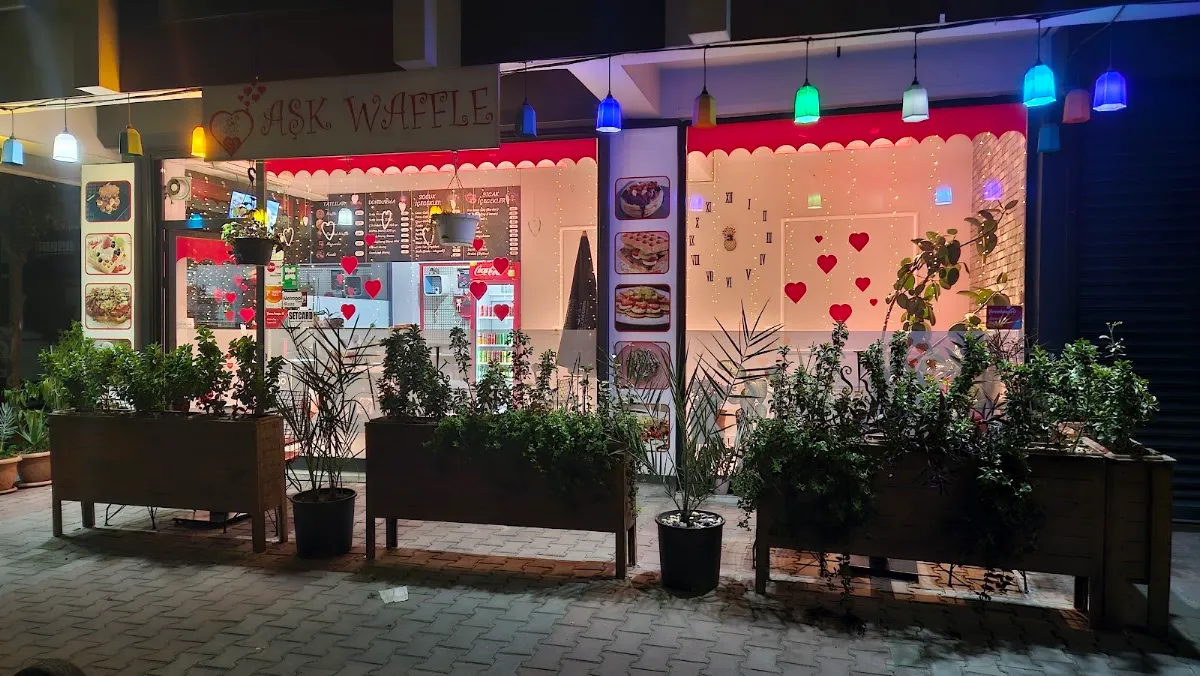BookNoFees: Kavarna – Aşk Waffle & Cafe – Istanbul – Aşk Waffle & Cafe, fotografija 1