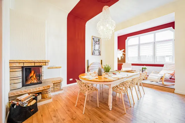 BookNoFees: Prostorno stanovanje v starejši stavbi s površino 145 m², 4 spalnicami in 1 zasebnim parkirnim mestom v Magdeburgu – Magdeburg
