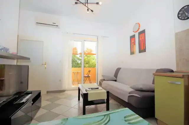 BookNoFees: Urejen počitniški apartma Nata v bližini plaže – Fažana