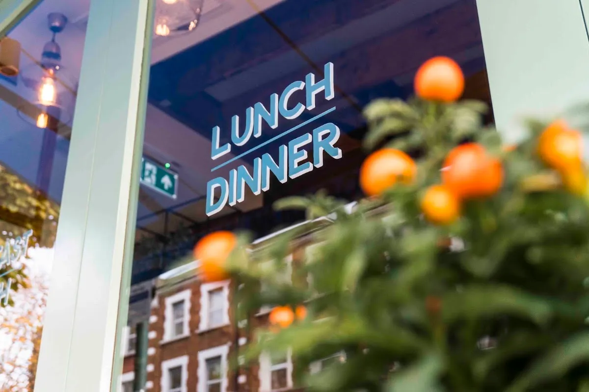 BookNoFees: Kavarna – Bob's Cafe – London – Bobova kavarna, fotografija 1