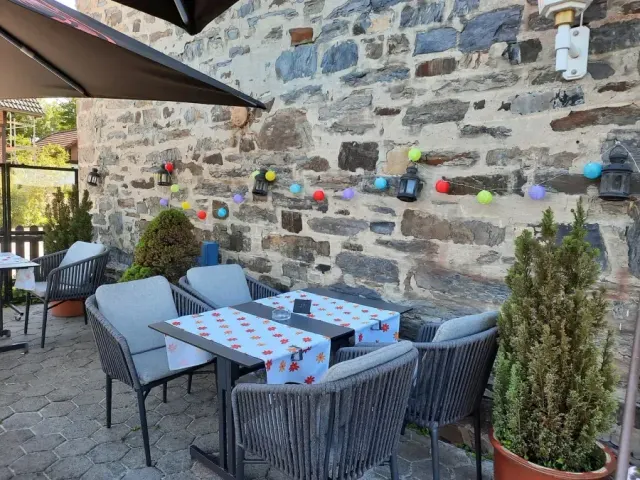 BookNoFees: Restavracija – Henblas — Hotel, Restaurant & Pub – Neuenrade-Altenaffeln – Henblas — hotel, restavracija in pub, fotografija 2