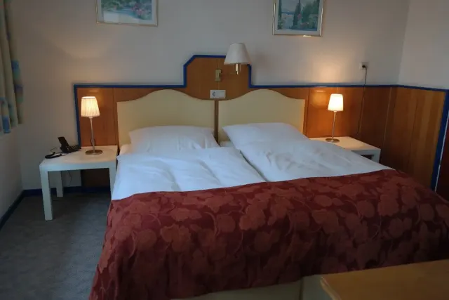 BookNoFees: Restavracija – Kautz Hotel Gasthaus – Kamen – Kautz Hotel in gostilna, fotografija 3