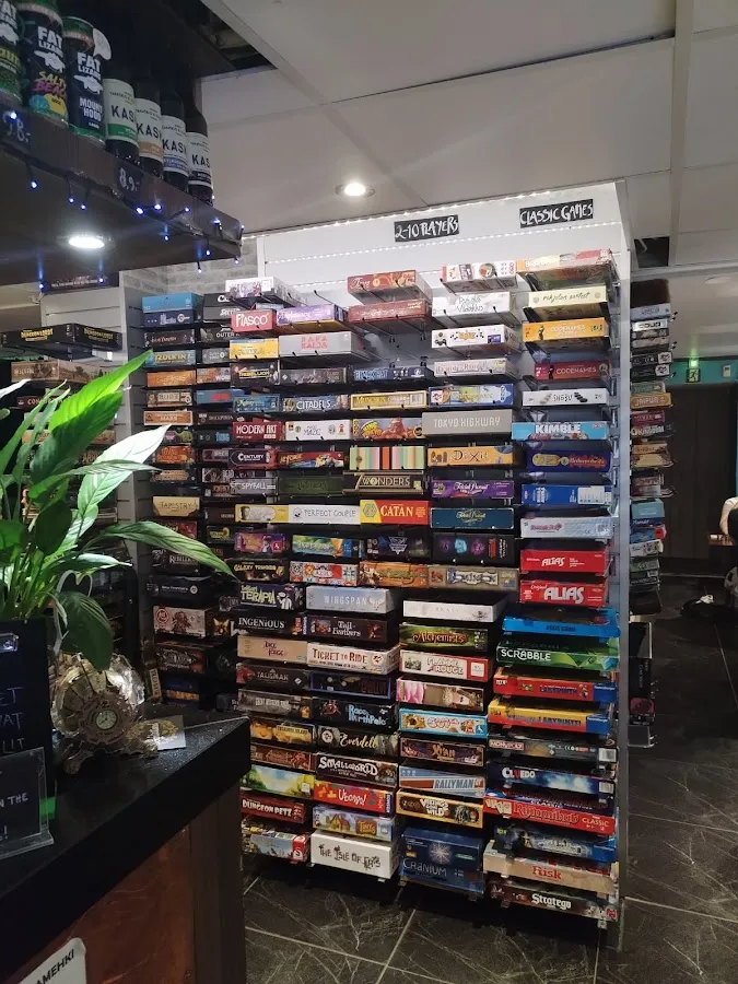 BookNoFees: Kavarna – Café Boardgame – Helsinki – Kavarna z družabnimi igrami, fotografija 1