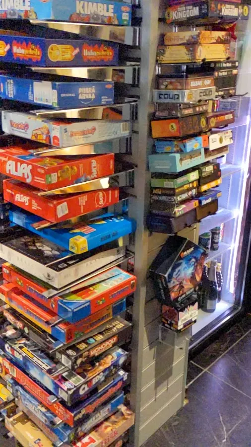 BookNoFees: Kavarna – Café Boardgame – Helsinki – Kavarna z družabnimi igrami, fotografija 3