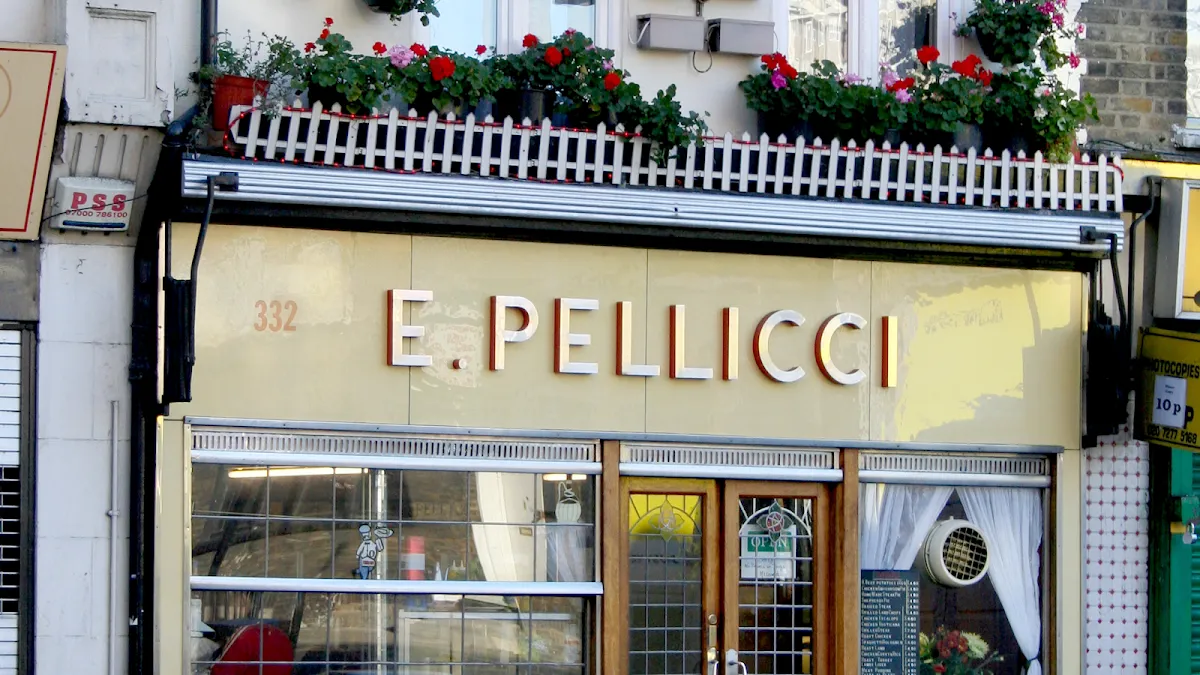 BookNoFees: Kavarna – E. Pellicci – London – E. Pellicci, fotografija 1