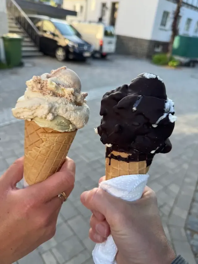 BookNoFees: Restavracija – Eiscafé Dolomiti – Eslohe – Eiscafé Dolomiti, fotografija 3