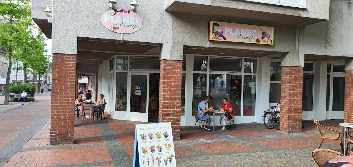 BookNoFees: Restavracija – Planet Eiscafé – Bergkamen – Planet Eiscafé, fotografija 1