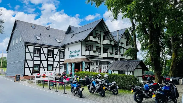 BookNoFees: Restavracija – Forsthaus Lahnquelle – Netphen – Gozdarska hiša Lahnquelle, fotografija 3