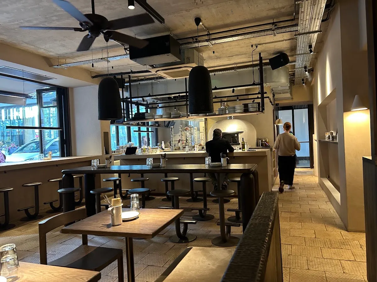 BookNoFees: Restavracija – Agora – London – Zdaj, fotografija 1