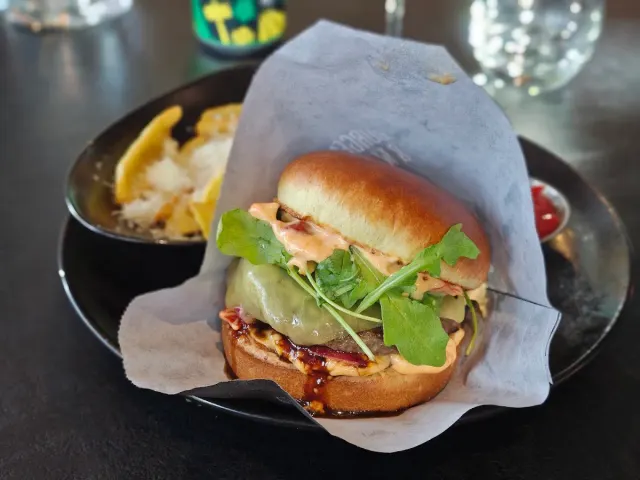 BookNoFees: Restavracija – Burgers & Wine – Helsinki – Burgers & Wine, fotografija 2