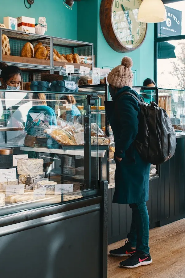 BookNoFees: Pekarna – Holtwhites Bakery & Deli – London – Holtwhites pekarna in delikatesa, fotografija 1