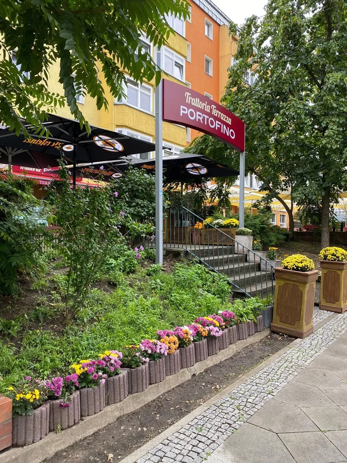 BookNoFees: Restavracija – Terrazza Portofino – Berlin – Terasa Portofino, fotografija 1