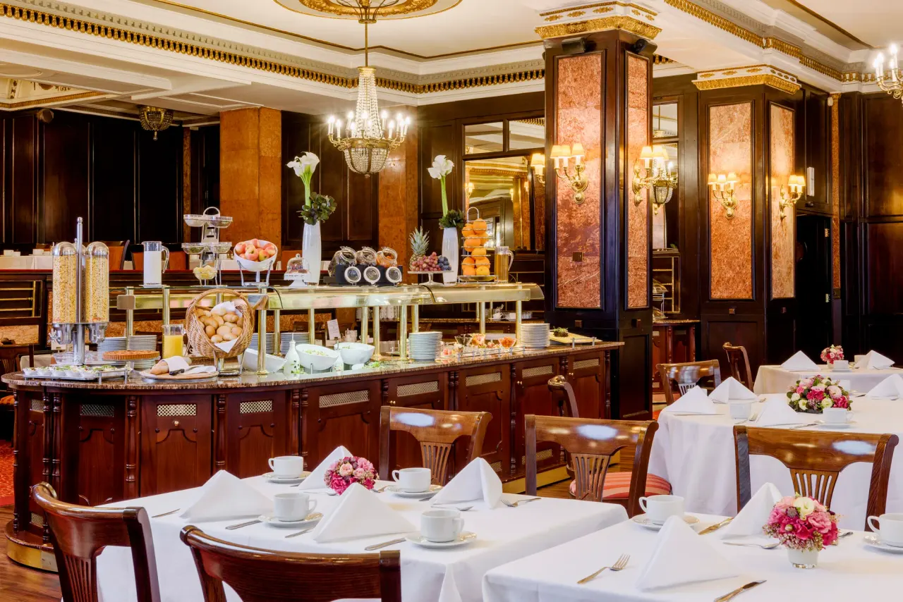 BookNoFees: Restavracija – Café Astoria – Budapest – Kavarna Astoria, fotografija 1