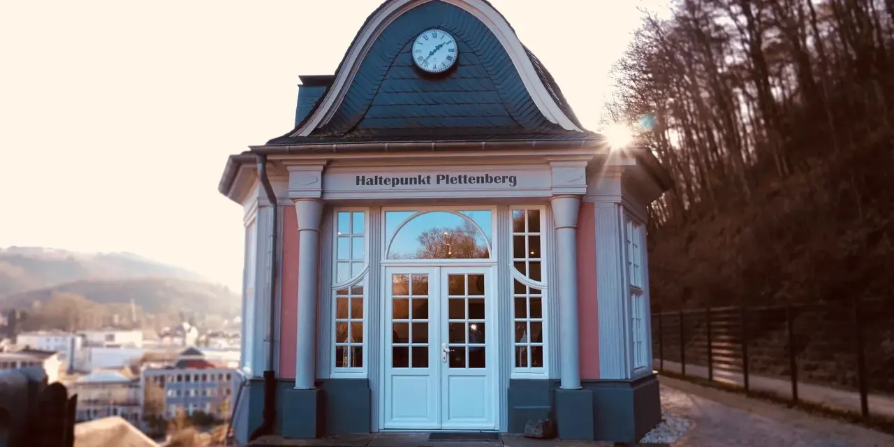 BookNoFees: Kavarna – Café Haltepunkt – Plettenberg – Kavarna Haltepunkt, fotografija 1