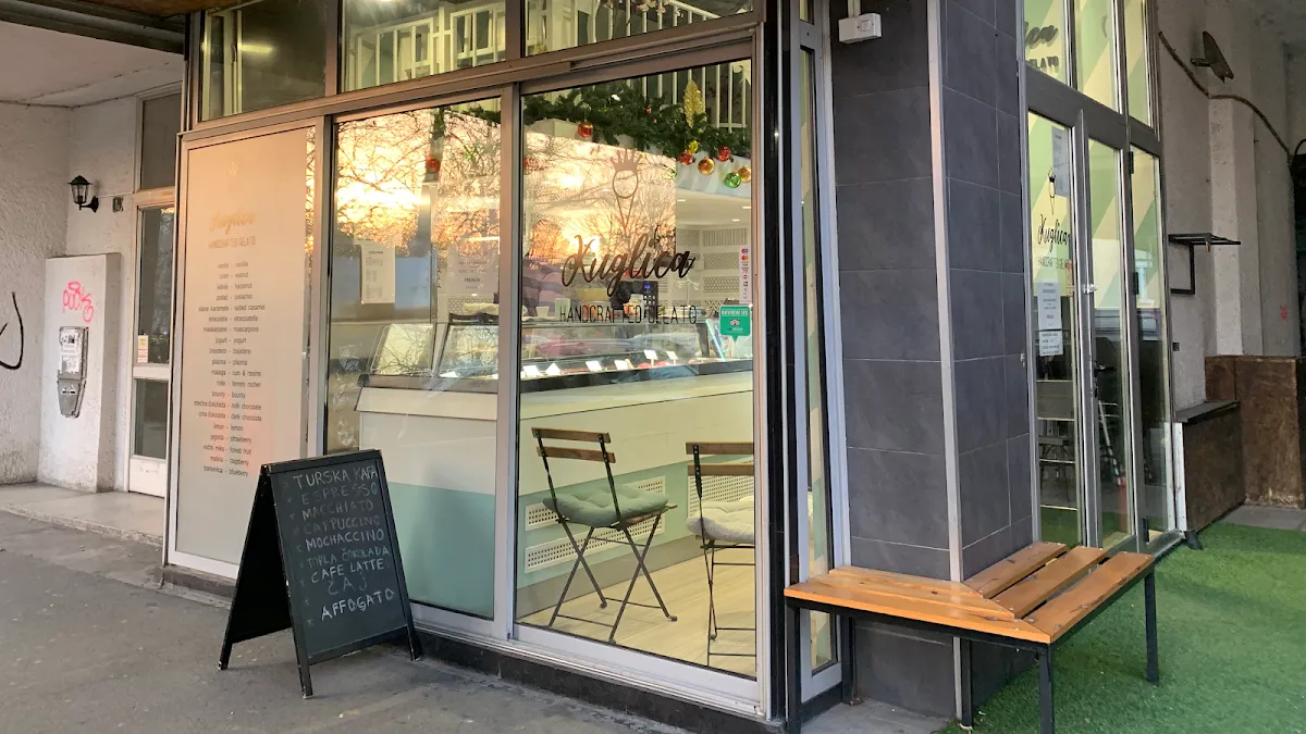 BookNoFees: Kavarna – Kuglica – Belgrade – Kuglica, fotografija 1