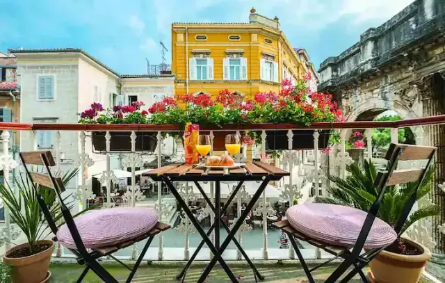 BookNoFees: Porta Aurea! Romantični balkon s čudovitim razgledom – Pula