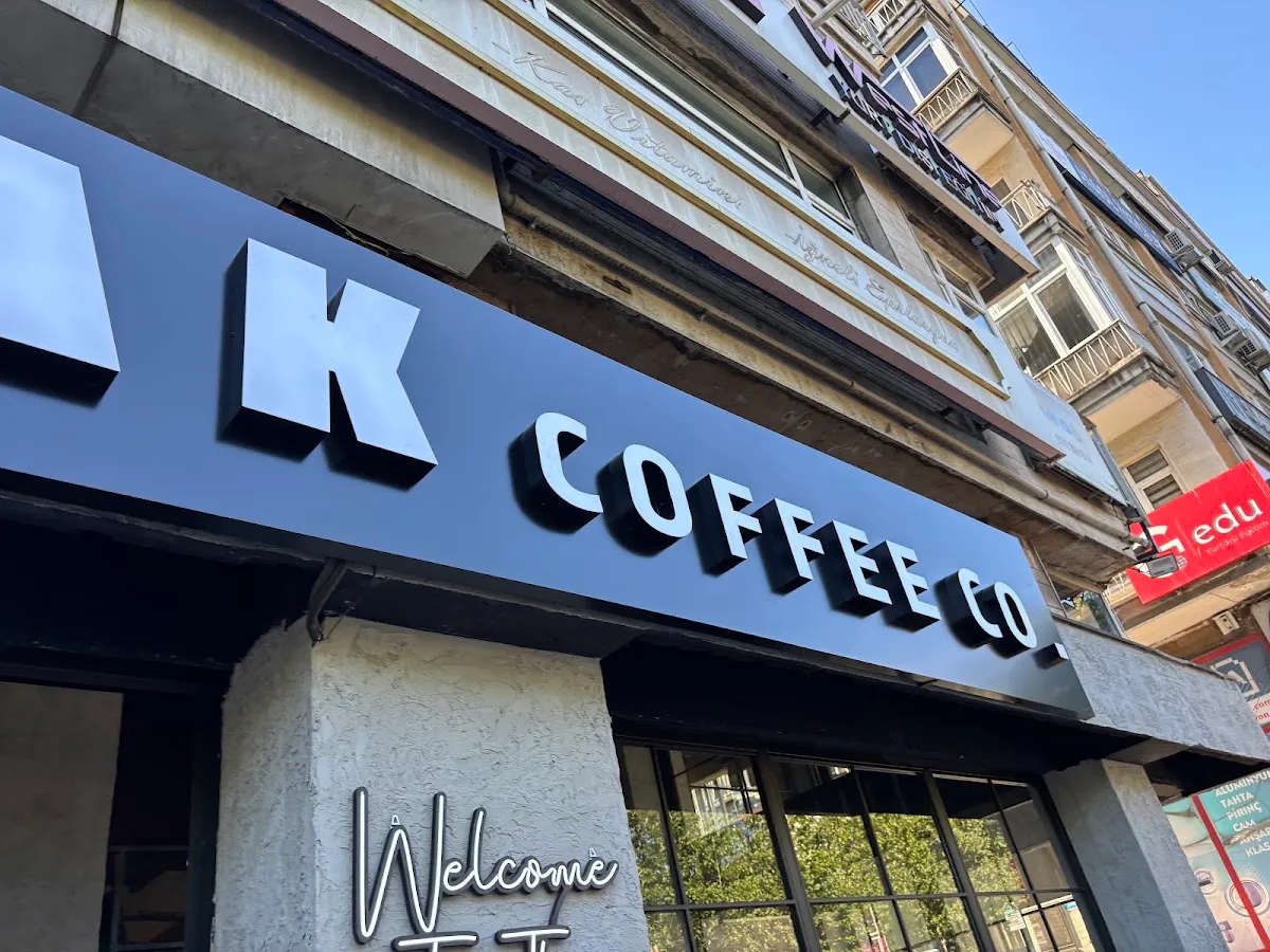 BookNoFees: Kavarna – BLAK Coffee Co. – Istanbul – BLAK Coffee Co., fotografija 1