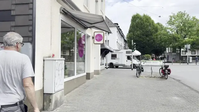 BookNoFees: Okrepčevalnica – Hähnchen Schmitz – Schwelm – Piščanec Schmitz, fotografija 3