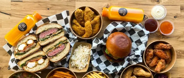 BookNoFees: Okrepčevalnica – Black Cat Burgers – Warsaw – Black Cat Burgers, fotografija 2