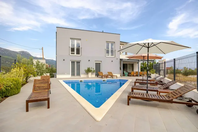 BookNoFees: Villa Mila Kastela – Apartma – Kaštel Novi