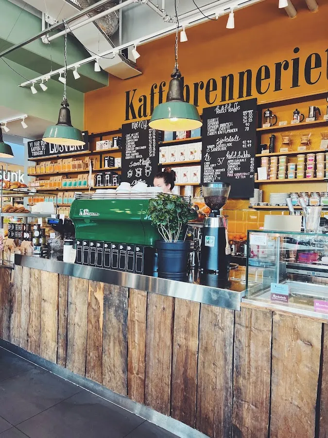 BookNoFees: Kavarna – Kaffebrenneriet – Oslo – Kaffebrenneriet, fotografija 1